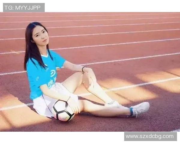 女主播热评足球明星直播瞬间引发粉丝热议与互动盛况